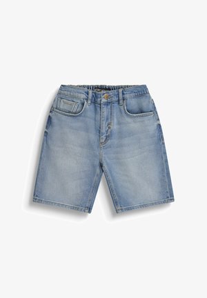 Lichtblauwe spijkershort met knoop aan de voorkant, rits, riemlussen en een vijfzakkenontwerp op een witte achtergrond.