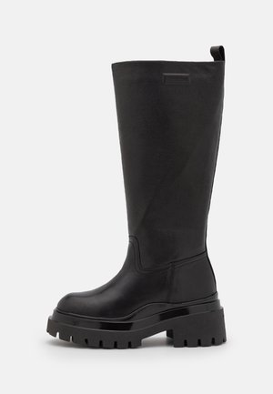 Tamaris Kozaki na platformie