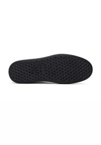 Suela de zapato de goma negra con una superficie texturizada en patrón de diamante y bordes redondeados. Presenta una sección de tacón lisa y plana para mayor estabilidad.