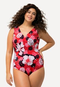 Eén-delig badpak met een rode basis en grote bloemenpatronen in het roze, zwart en wit; V-hals ontwerp en mouwloos model.