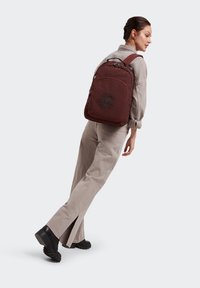Kipling CURTIS XL CEN - Ryggsäck - mahogany combo