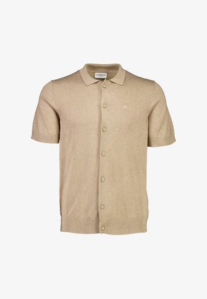 Beżowy kardigan z krótkim rękawem z kołnierzykiem polo, z przodem zapinanym na guziki, prążkowymi mankietami i małym logo na lewej piersi.