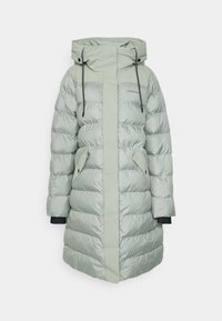 Vadderad parkas i ljusgrön, med dragkedja framtill, stora sidofickor, justerbar huva med snoddar och kontrasterande paneler.