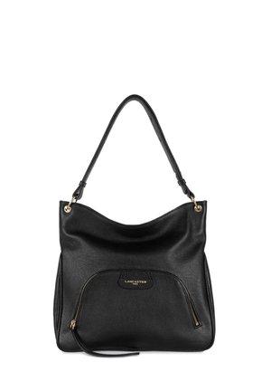 Schwarze Ledertasche mit lässigem Design, einem oberen Griff und einer vorderen Reißverschluss-Tasche. Hardware und Logo-Details in goldfarbener Ausführung. Weiche, strukturierte Oberfläche.