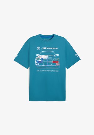 Türkiisi T-särk, millel on BMW auto graafika koos tekstiga "ULTRAIMA SÕIDUMASIN" ja "M Motorsport" silmapaistvalt välja toodud.