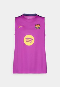 Ujjatlan lila FC Barcelona fociedző póló, sárga Nike logóval és elöl Spotify támogató emblémával.