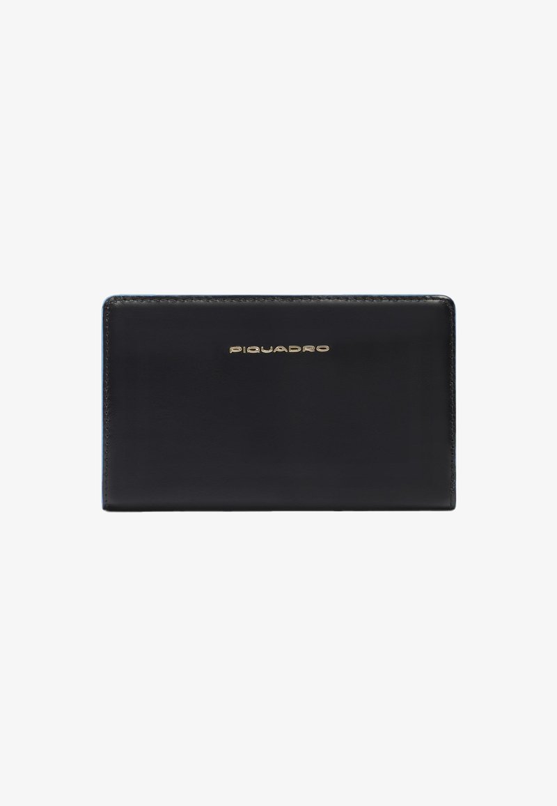 Zwarte leren portemonnee met een gladde afwerking, voorzien van een goudkleurig reliëflogo aan de voorkant, rechthoekige vorm en minimalistisch ontwerp.