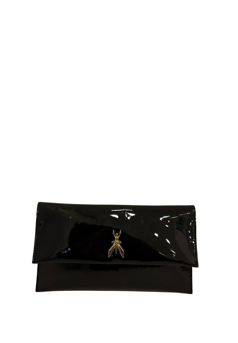 Pochette en cuir verni noir avec une fermeture à rabat. Caractérisée par un accent d'insecte doré à l'avant. Surface lisse et brillante. Forme rectangulaire.