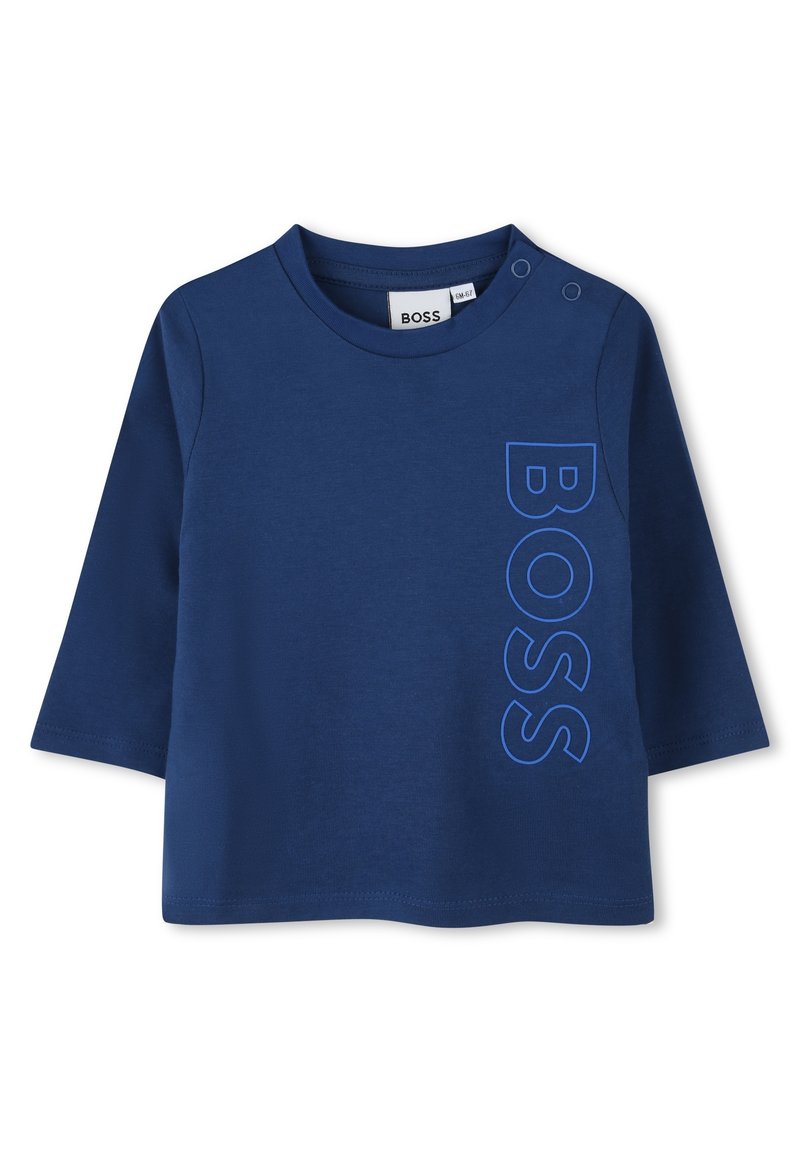 T-shirt a maniche lunghe blu navy in cotone, con logo verticale "BOSS" in blu chiaro e dettagli con bottoni sulle spalle.