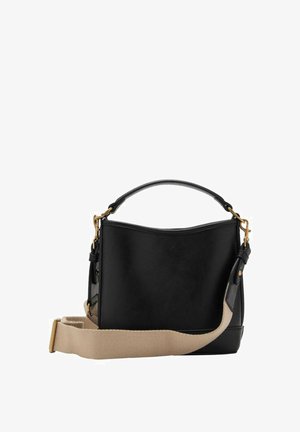 Borsa a mano in pelle nera con una forma strutturata, dotata di manico superiore e tracolla beige rimovibile, accentuata da hardware dorato.