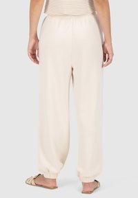 alife & kickin Pantaloni sportivi - chalk