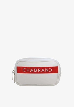 Trousse de maquillage blanche avec bande en tissu rouge arborant le logo "CHABRAND". Fabriquée en matériau synthétique, bords arrondis, fermeture à glissière, design compact.