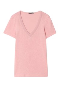 Helles rosa T-Shirt mit kurzen Ärmeln und tiefem V-Ausschnitt. Weicher Stoff, dezente Textur und kontrastierende Nähte am Ausschnitt.