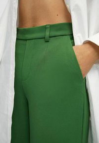 Object OBJLISA WIDE NOOS - Stoffhose - artichoke green