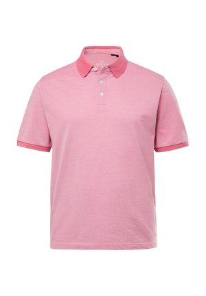Polo shirt rosa realizzato in tessuto testurizzato con colletto e patta con tre bottoni. Le maniche corte presentano dettagli in tinta coordinata.