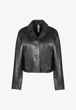 Zwarte korte leren jas met twee grote knopen en een inkepingkraag, afgebeeld op een witte achtergrond.