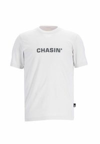 T-shirt in cotone bianco con scollo rotondo, maniche corte e logo stampato "CHASIN'" in grigio scuro sul petto.