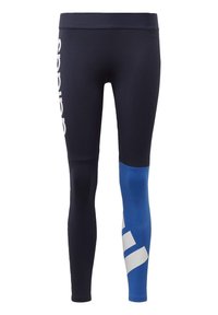 Granatowe legginsy z jednolitą lewą nogawką i niebieską prawą nogawką, zdobione dużymi białymi elementami graficznymi oraz pionowym białym logo na lewej udzie.