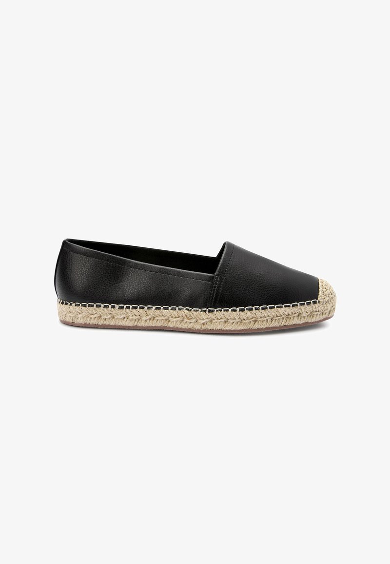 Must musta espadrillid ümmarguse nina ja jute tallaga, millel on kontrastset õlekõrre meenutav ääristus. Ülemine osa on sileda tekstuuriga.