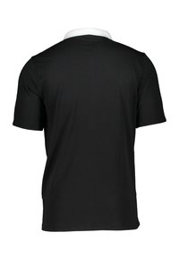 Polo shirt noir à manches courtes avec un col blanc contrastant. Le tissu semble lisse et léger, avec une coupe standard.