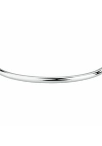 Bracciale in metallo in argento lucido, caratterizzato da un design liscio e curvo con una superficie riflettente e senza ulteriori decorazioni.