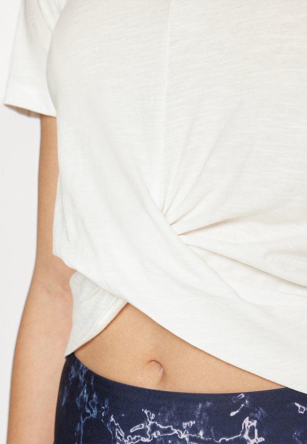 ONPCUTE ON CROP KNOT TOP - Print T-shirt - cloud dancer3