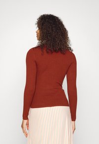 JDY Tall JDYPLUM YSLA O NECK - Jumper - brown