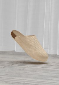 Δεν επιλέχθηκε, sand strata/cardboard