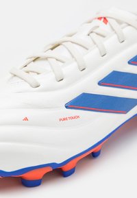 adidas Performance COPA PURE 2.0 PRO MULTI-GROUND - Scarpe da calcio per terreni duri - footwear white/lucid blue/solar red
