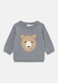 Grijze babytrui met een beige berengezicht aan de voorkant, voorzien van twee knopen op één schouder en geribbelde boorden en onderkant.
