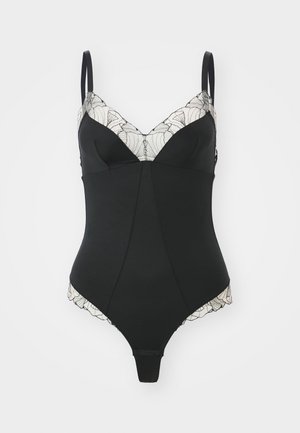 Čierny body s čipkovým lemovaním okolo výstrihu, so nastaviteľnými ramienkami a priliehavým strihom. Hladká textúra a elegantný dizajn.
