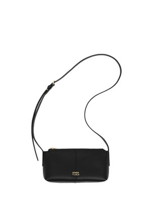 Bolso cruzado de cuero negro con correa ajustable y logo dorado "BIMBA Y LOLA" en el frente, cierre de cremallera en la parte superior.