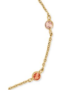 Gouden kettingarmband met ronde roze en koraalkleurige edelstenen, elk gezet in een slanke bezel, die een delicaat en verfijnd ontwerp benadrukken.