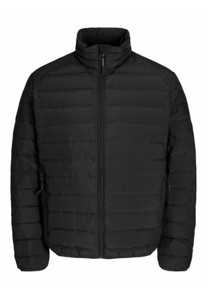 Geacă neagră căptușită, cu guler înalt, închidere cu fermoar complet și buzunare laterale cu fermoar, având un finisaj mat și neted.