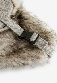 Next Galvas lakats - neutral