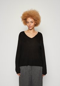 Vero Moda Curve - VMCNOVA LS V-NECK GA NOOS CUR - Strikkegenser - black Miniatyrbilde 1