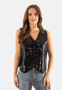 Chaleco de lentejuelas negras con escote en V, cierre de botones y diseño sin mangas. Textura suave, forma ajustada y ligero brillo para reflejar.