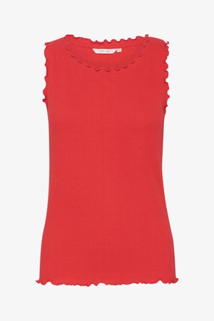 Rode geribbelde tanktop met een golvende halslijn en zoom. Gemaakt van rekbare stof, heeft het een mouwloos ontwerp en een getailleerde pasvorm.