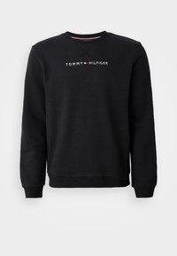 Sudadera negra de algodón, con mangas largas, cuello redondo y el logotipo de "TOMMY HILFIGER" en blanco en la parte frontal.