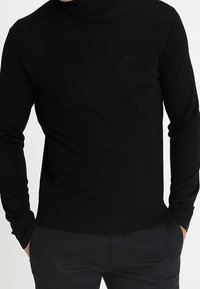 Armani Exchange Trui - black