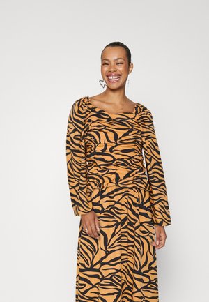 Pieces PCNADINE SQUARE NECK - Μπλούζα - camel