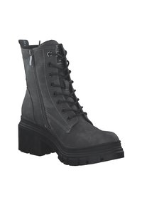 Grijze enkelboot met een textuur in suède, veter sluiting aan de voorkant, een zijklep, een chunky blokhak en een robuuste zool voor grip.