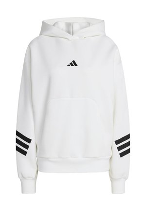 Biela mikina s kapucňou vyrobená z mäkkého materiálu s čiernym logom Adidas na hrudi a tromi čiernymi pruhmi na každom rukáve. Súčasťou je predné vrecko.