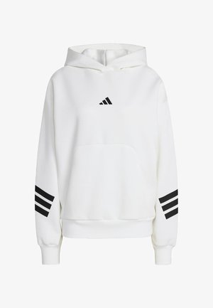 Biela mikina s kapucňou vyrobená z mäkkého materiálu s čiernym logom Adidas na hrudi a tromi čiernymi pruhmi na každom rukáve. Súčasťou je predné vrecko.