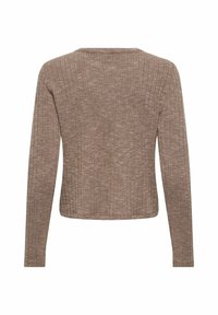 Suéter marrón acanalado de manga larga, cuello redondo y silueta ajustada, con una tela texturizada y sutiles variaciones de color.