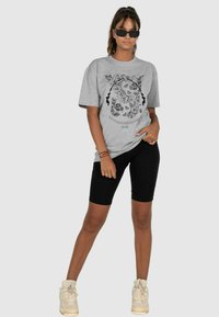 MJ Gonzales PAISLEY HEAVY OVERSIZED TEE - Trükipildiga T-särk - grey