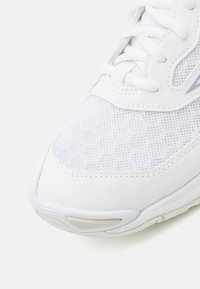 Mizuno WAVE PHANTOM 3 - Handball shoes - white/aleutian/cloud pink