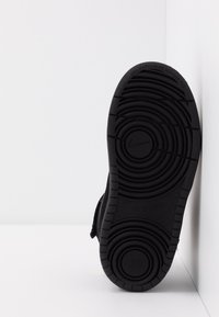 Nike Sportswear COURT BOROUGH MID WINTERIZED  - Čevlji za dojenčke - black/white