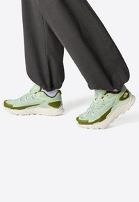 The North Face VECTIV TARAVAL - Zapatillas - misty sage forest olive