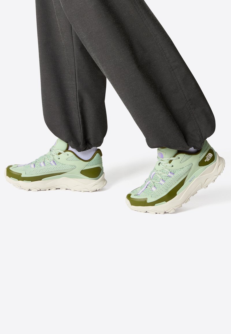 The North Face VECTIV TARAVAL - Zapatillas - misty sage forest olive